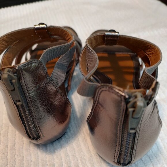 Shoes, sandals, Metallic, Brand: Euro soft by Soffi, Size 6 - Picture 3 of 4